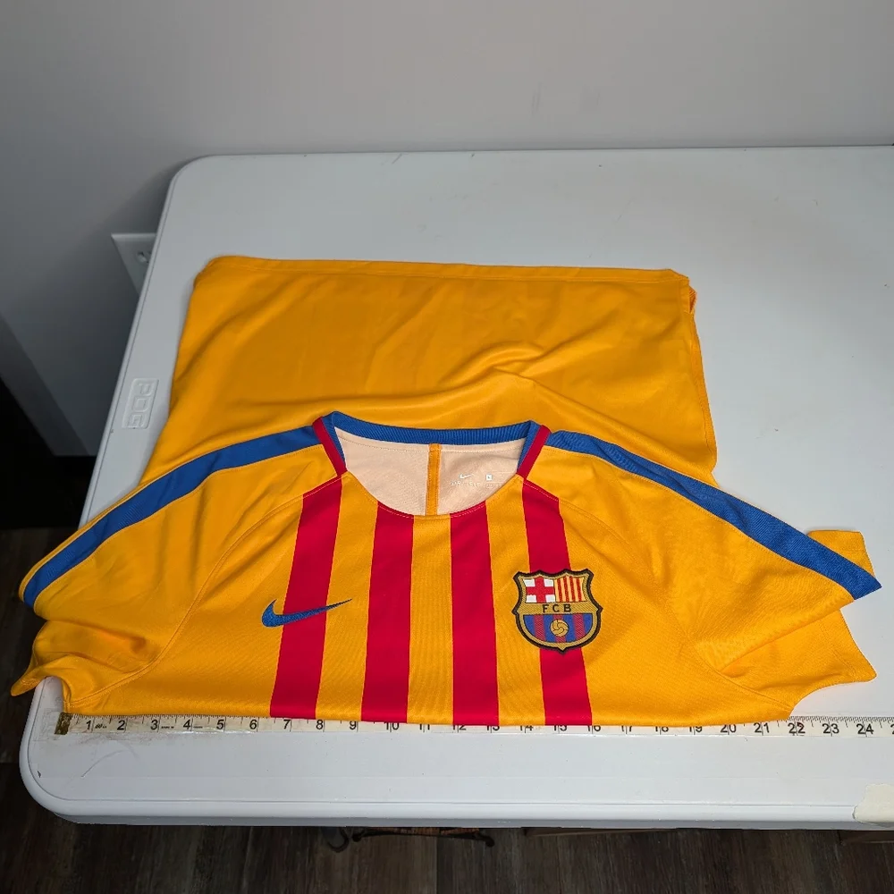 Nike FC Barcelona Soccer Jersey Yellow and Red Striped Men's Dri-Fit Football L